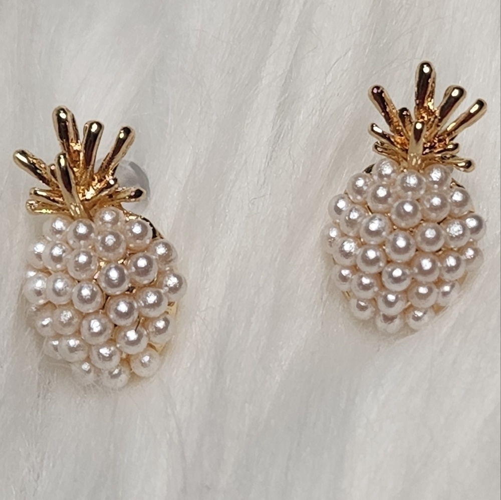 Pineapple Pearly Chic Earrings 3/4 in In Size